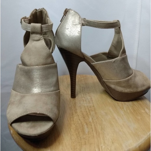 Charming Charlie tan platform peep toe heels - Picture 3 of 10